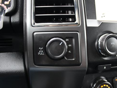 Used 2018 Ford F150 XLT w/ Equipment Group 302A Luxury AWD/4WD image 26