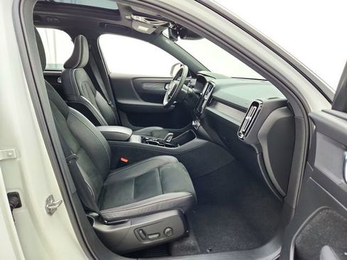 Used 2021 Volvo XC40 T5 R-Design w/ Protection Package Premier image 14