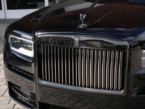 Used 2020 Rolls-Royce Cullinan Black Badge image 7