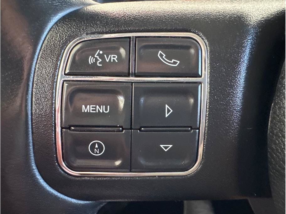 Used 2017 Jeep Wrangler Unlimited Sahara w/ Connectivity Group AWD/4WD image 17
