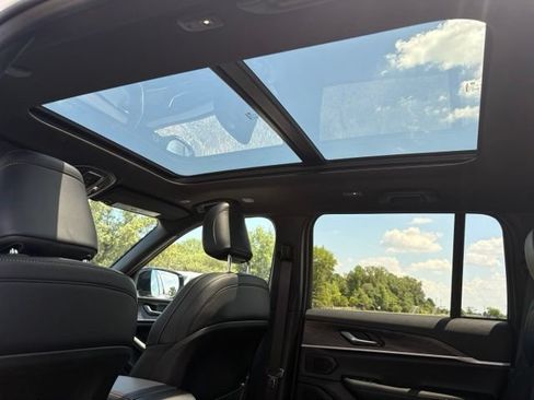 New 2026 Jeep Grand Cherokee Limited AWD/4WD image 11