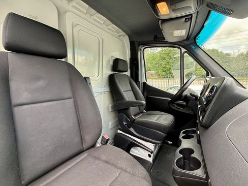 Used 2021 Mercedes-Benz Sprinter 2500 w/ Premium Package image 32