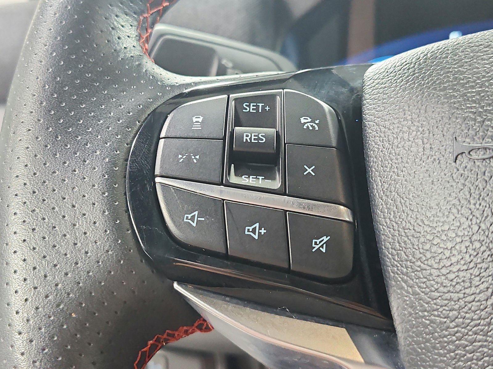 Used 2025 Ford Explorer ST-Line w/ ST-Line Street Pack AWD/4WD image 24