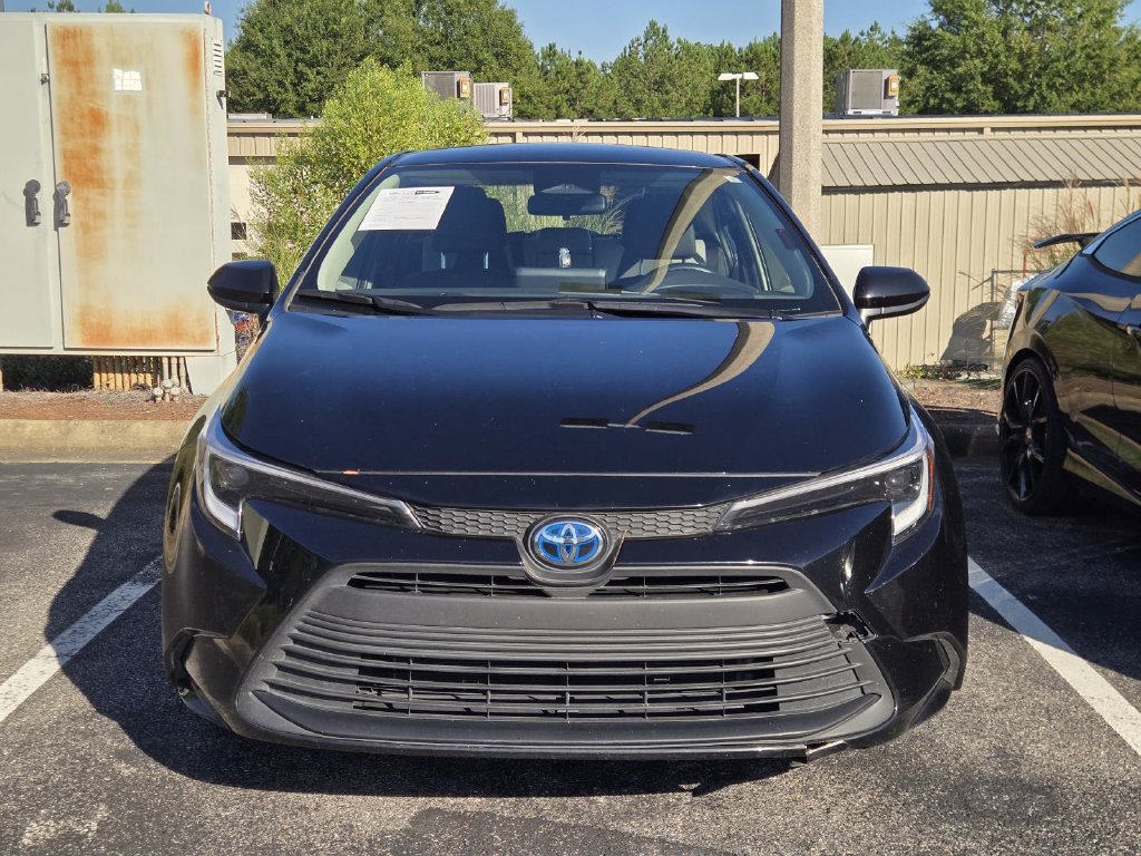 Used 2025 Toyota Corolla LE w/ Convenience Package FWD image 4