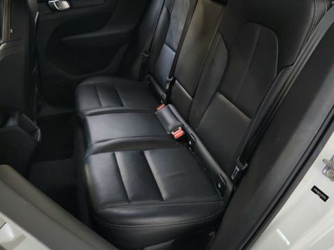 Used 2020 Volvo XC40 T4 Momentum FWD image 31