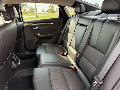 Used 2014 Chevrolet Impala LT w/ Convenience Package image 16