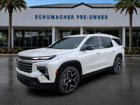 Used 2025 Chevrolet Traverse High Country FWD image 3