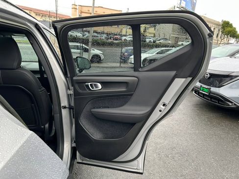 Used 2023 Volvo XC40 Recharge Plus image 43