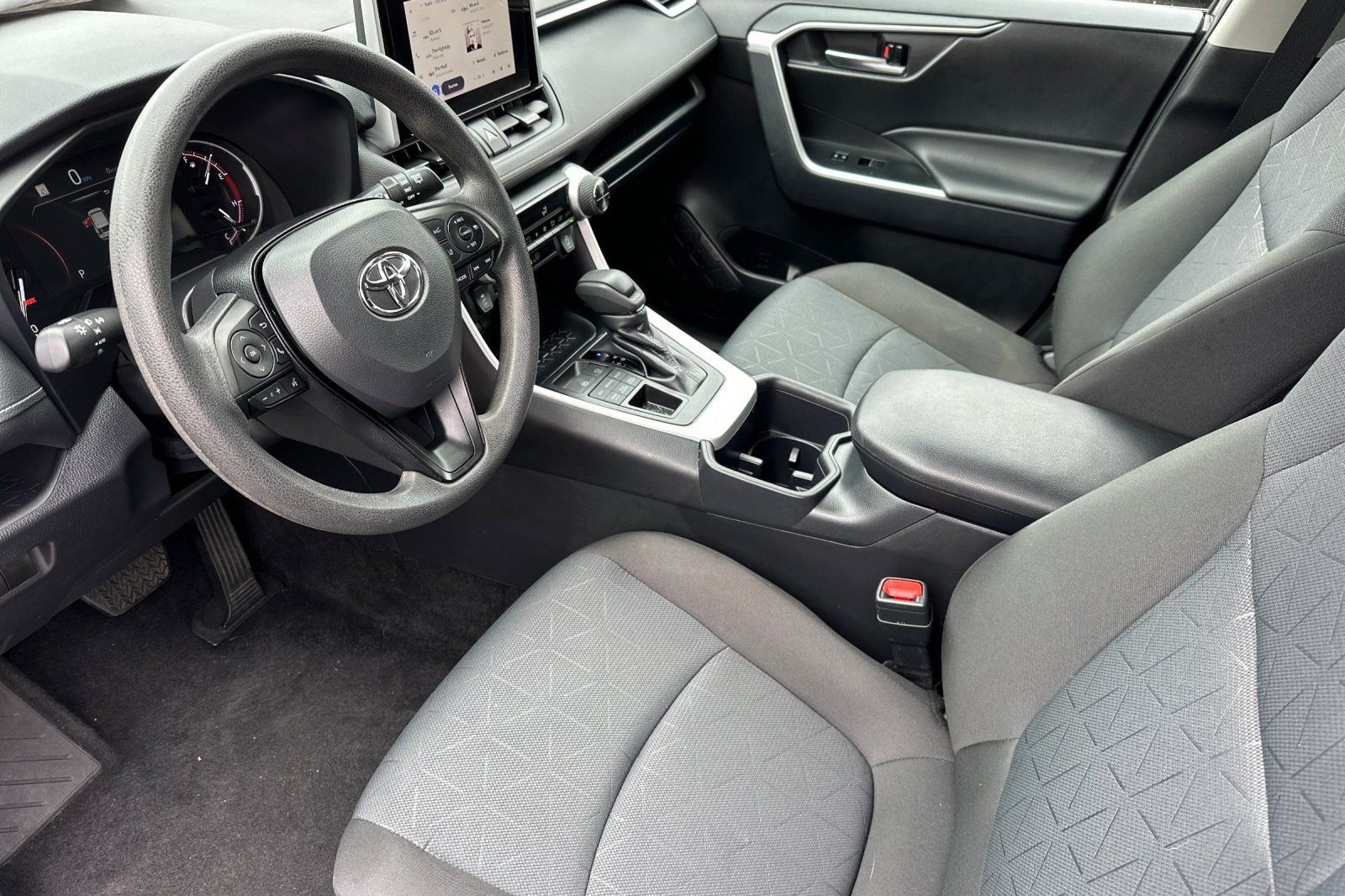 Used 2025 Toyota RAV4 XLE AWD/4WD image 10