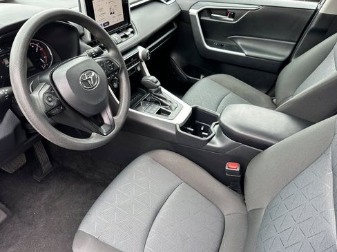 Used 2025 Toyota RAV4 XLE AWD/4WD image 10
