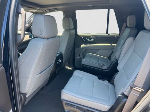 Used 2023 GMC Yukon SLT w/ SLT Premium Package AWD/4WD image 11