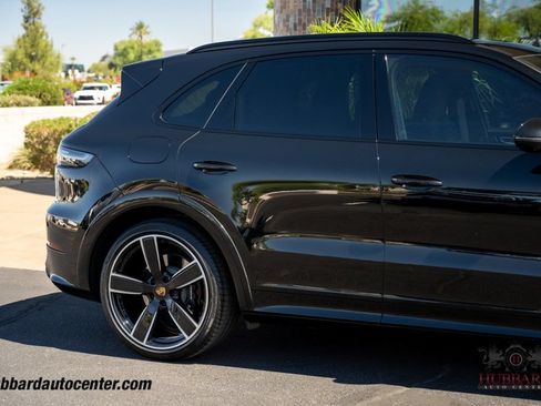Used 2023 Porsche Cayenne Turbo AWD/4WD image 37