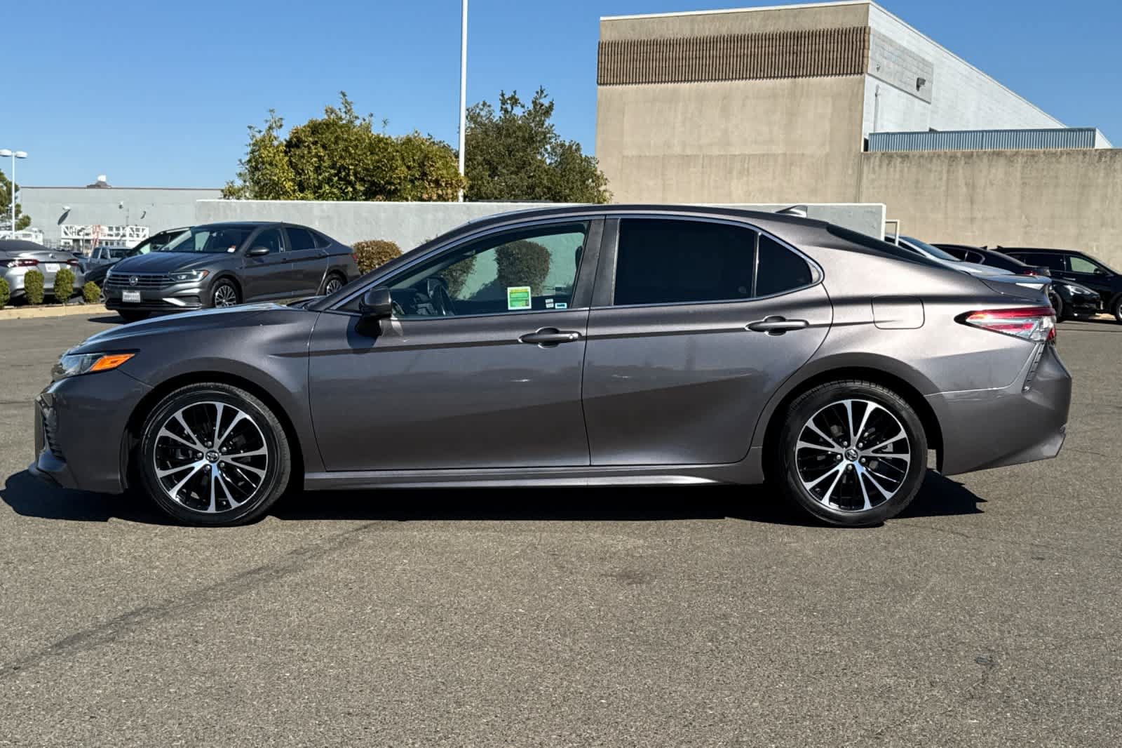 Used 2019 Toyota Camry SE w/ Carpet Mat Package FWD image 7