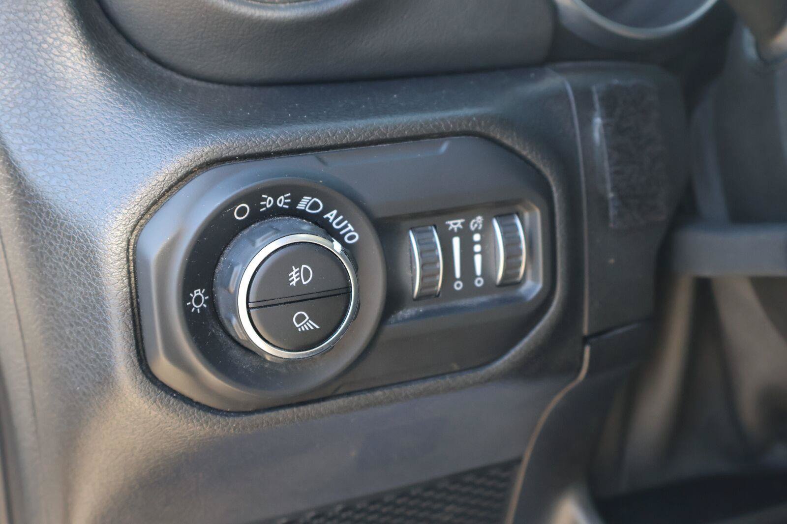Used 2021 Jeep Gladiator Overland AWD/4WD image 21