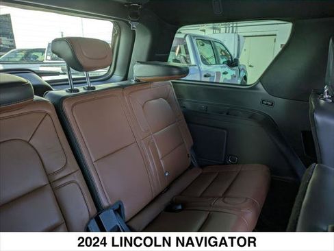 Used 2024 Lincoln Navigator Reserve image 33