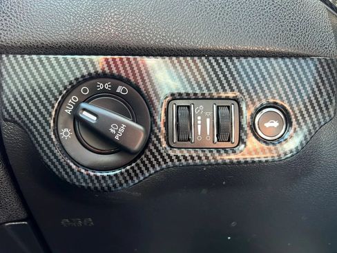 Used 2015 Dodge Charger SXT RWD image 30