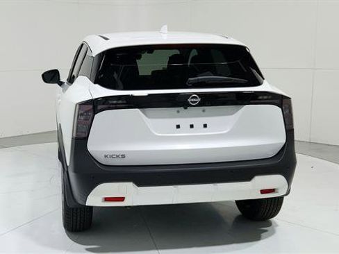 Certified 2025 Nissan Kicks SV w/ Illumination Package image 7