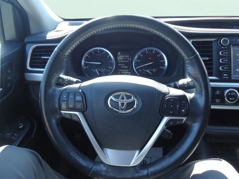 Used 2017 Toyota Highlander Limited w/ Carpet Mat Package AWD/4WD image 13