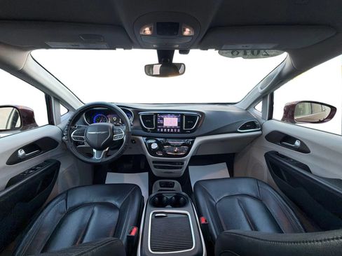 Used 2018 Chrysler Pacifica Touring-L Plus FWD image 22