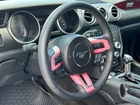 Used 2018 Ford Mustang Coupe RWD image 17