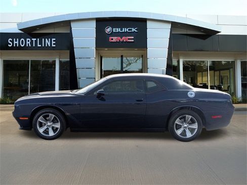 Used 2016 Dodge Challenger SXT image 6