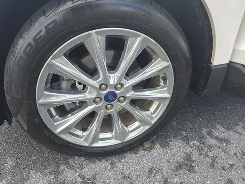 Used 2017 Ford Edge Titanium w/ Equipment Group 302A AWD/4WD image 32