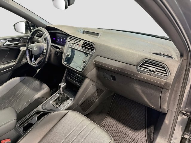 Used 2022 Volkswagen Tiguan SE R-Line FWD image 24