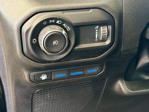 Used 2023 Jeep Wrangler Unlimited Sahara w/ Cold Weather Group AWD/4WD image 13