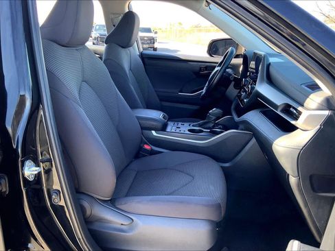 Certified 2024 Toyota Highlander LE image 9