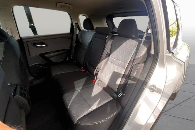 Certified 2022 Nissan Rogue SV FWD image 19