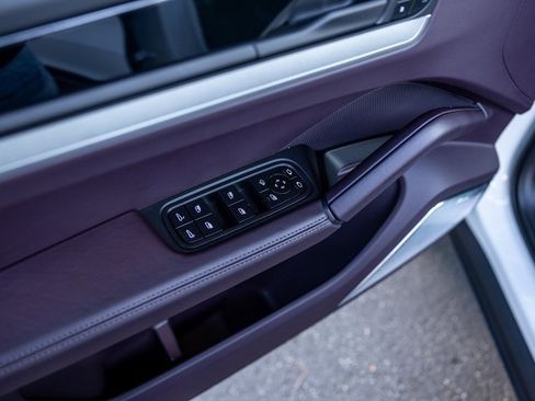 Used 2025 Porsche Cayenne S image 36