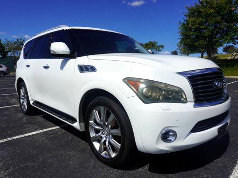 Used 2011 INFINITI QX56 4WD w/ Deluxe Touring Pkg image 3
