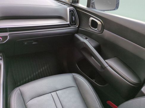 Used 2024 Kia Sorento S image 17