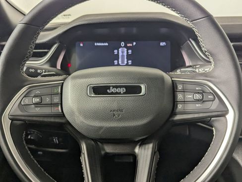 New 2025 Jeep Grand Cherokee Altitude image 20