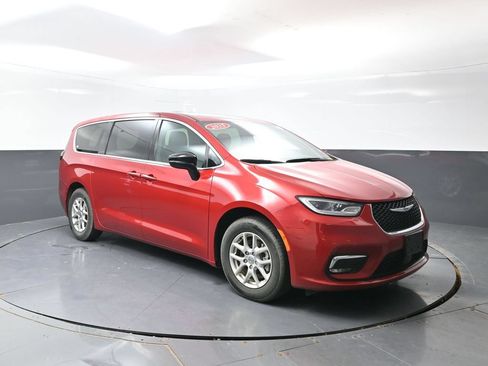Used 2025 Chrysler Pacifica Select FWD image 5