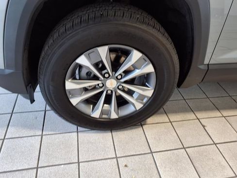 Used 2026 Chevrolet Equinox LT w/ Convenience Package II FWD image 5