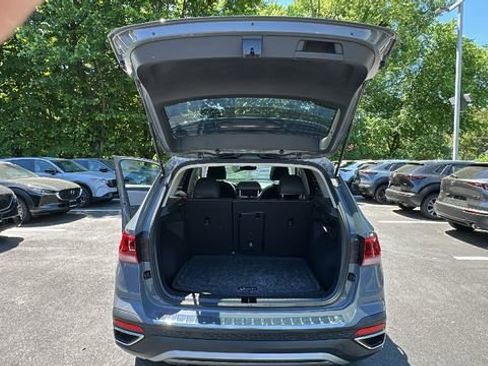 Used 2024 Volkswagen Taos SE w/ Panoramic Sunroof Package AWD/4WD image 38