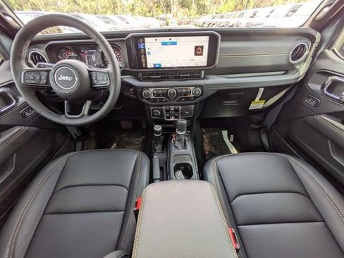 Used 2025 Jeep Gladiator Sport image 13