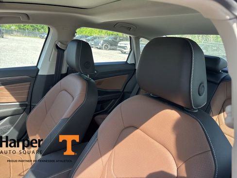 Used 2025 Volkswagen Jetta SEL image 12