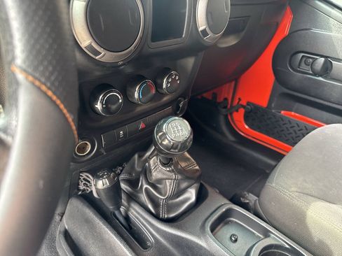 Used 2015 Jeep Wrangler Sport AWD/4WD image 15