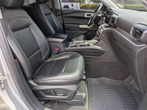 Used 2023 Ford Explorer XLT w/ Equipment Group 202A AWD/4WD image 38