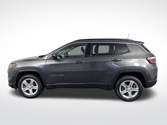 Used 2023 Jeep Compass Latitude w/ Sun and Sound Group AWD/4WD image 29