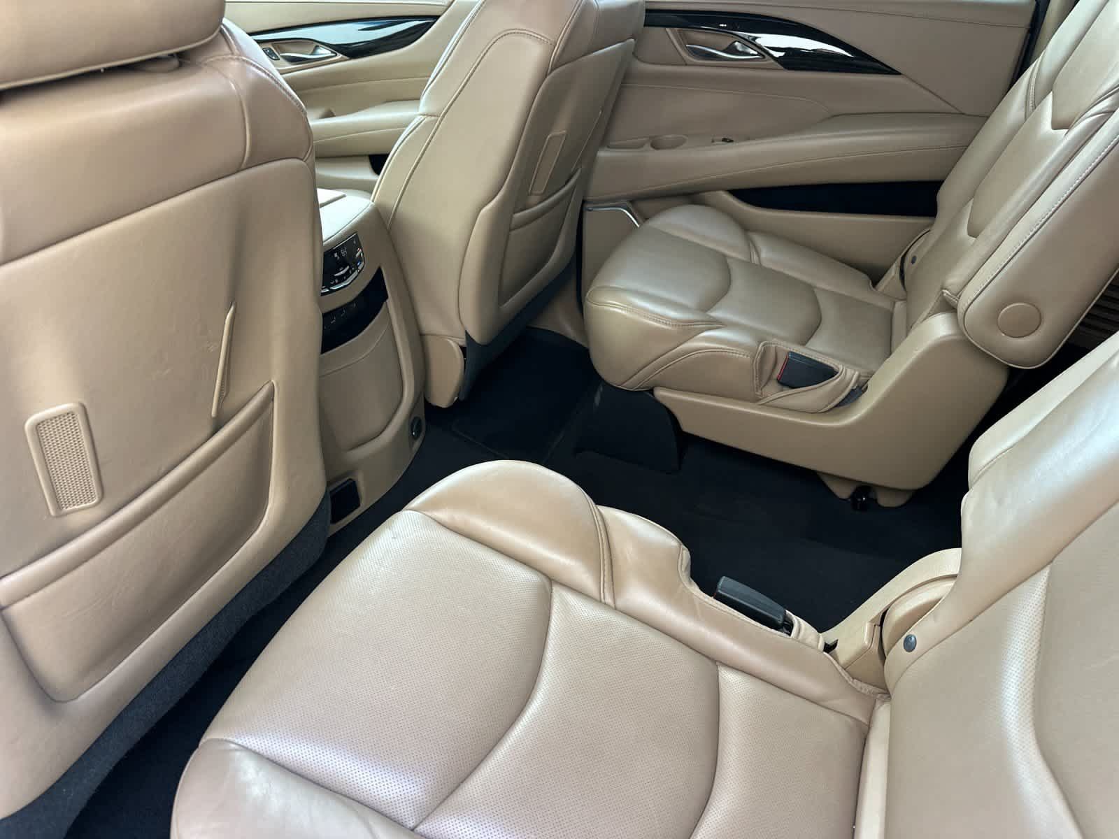 Used 2019 Cadillac Escalade ESV Platinum AWD/4WD image 4