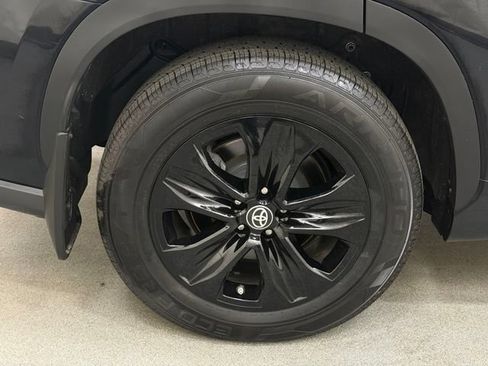 Used 2023 Toyota Highlander XLE AWD/4WD image 34