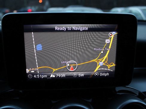 Used 2017 Mercedes-Benz GLC 300 4MATIC image 36