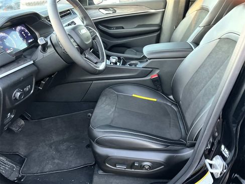 New 2026 Jeep Grand Cherokee Laredo image 12