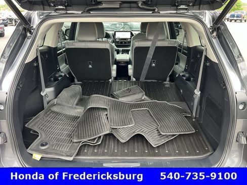 Used 2023 Toyota Highlander XLE FWD image 31