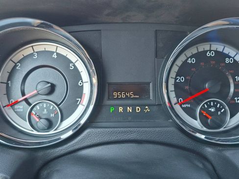 Used 2019 Dodge Grand Caravan SXT FWD image 4