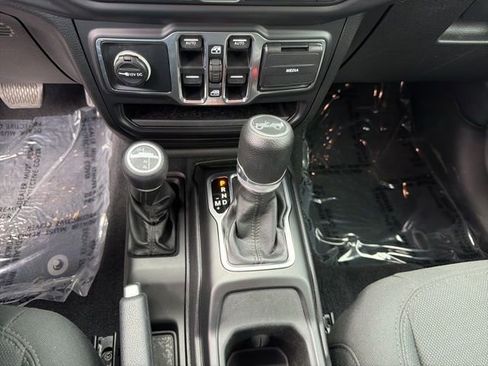 Used 2019 Jeep Wrangler Unlimited Sport S AWD/4WD image 4