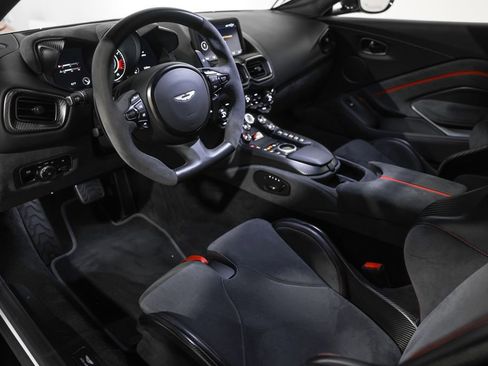 Used 2023 Aston Martin V8 Vantage Coupe RWD image 28